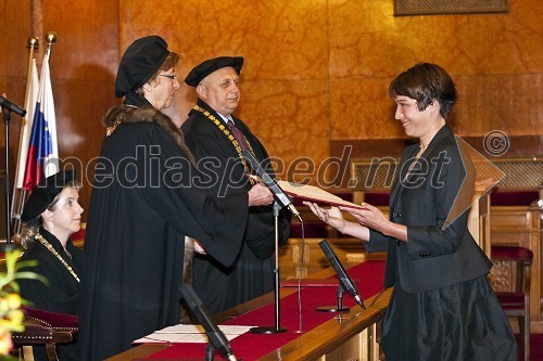 Prof. dr. Andreja Kocijančič, rektorica Univerze v Ljubljani, prof. dr. Marjan Kosec, dekan Veterinarske fakultete Univerze v Ljubljani in dr. Ana Nemec, Veterinarska fakulteta Univerze v Ljubljani