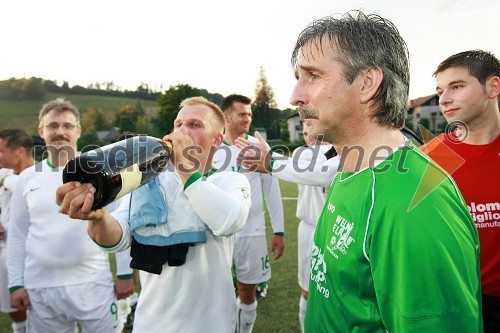 ... in Lothar Böhm, trener Vinske reprezentance Nemčije - Weinelf