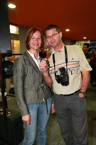 Simona Hauptman, specialistka za vinogradništvo in razvoj podeželja ter Matjaž Ledinek, fotograf in vinski ljubitelj iz Maribora