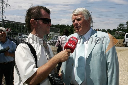 Andrej Okreša, novinar Radia City in prim. prof. dr. Erih Tetičkovič, predsednik Društva za varstvo in proti mučenju živali Maribor