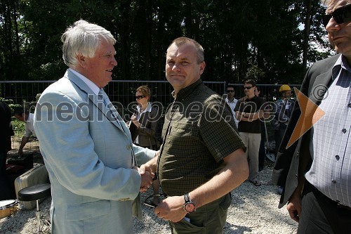 Prim. prof. dr. Erih Tetičkovič, predsednik Društva za varstvo in proti mučenju živali Maribor in Franc Kangler, župan Maribora