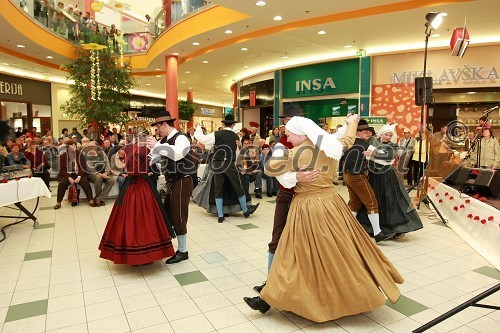 Folklorno društvo Lovrenc na Pohorju