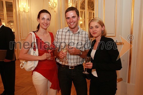 Tonja Blatnik, strokovna sodelavka Združenja Manager, Robert Zevnik, pomočnik vodje odnosov z javnostmi v podjetju Dnevnik in Anisa Faganelj, Mediade