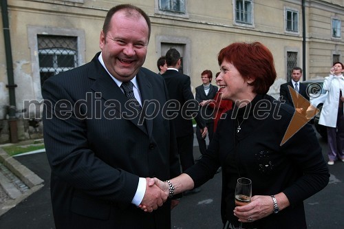 Aleš Hauc, generalni direktor Pošte Slovenije in Darinka Virant, članica Nadzornega sveta Pošte Slovenije