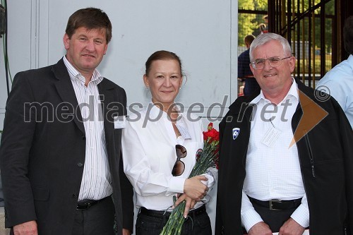 Franci Bogovič, župan občine Krško in poslanec, Violeta Freeland, predsednica AMD Krško in Janko Šemrov, predsednik žirije AMZS