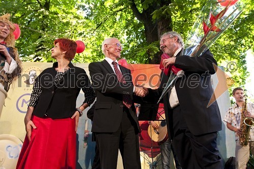 Majda Širca, ministrica za kulturo, Milan Matos, predsednik uprave Mladinska knjiga Založba (MKZ) in Matjaž Schmidt, ilustrator ter prejemnik Levstikove nagrade za življenjsko delo