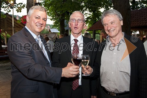 Peter Tomšič, bodoči predsednik uprave Mladinska knjiga Založba (MKZ), Milan Matos, predsednik uprave Mladinska knjiga Založba (MKZ) in Niko Grafenauer, pesnik, esejist, urednik in prevajalec