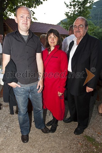 Andrej Ilc, vodja uredništva leposlovja pri Mladinski knjigi, Anja Štefan, pisateljica in Miroslav Košuta, pisatelj