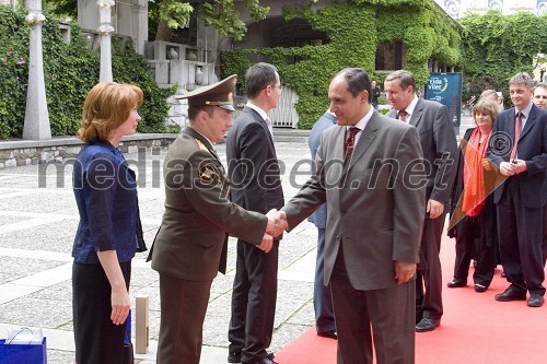 Olga Kornijeenkov, Vladimir Kornijeenkov, vojaški ataše na ruski ambasadi in Ahmed Farouk, veleposlanik Arabske Republike Egipt