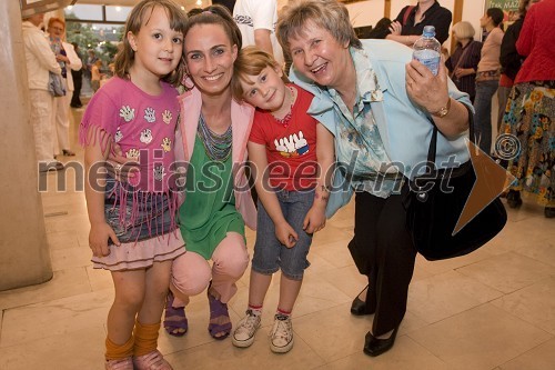 Zarja Jakšič, Alenka Tetičkovič, igralka, Filia Beronike Korošec in Danica tetičkovič, Alenkina mama