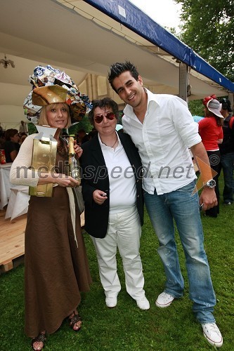 Barbra Jermann, urednica revije Lady, Dragica Petrovič, režiserka in producentka ter Domen Kumer, pevec