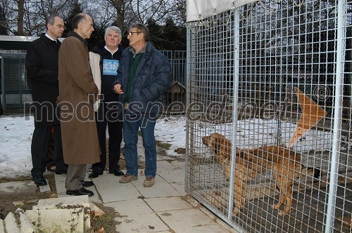 Boris Sovič, mariborski župan v letih 1998-2006, dr. Janez Drnovšek, predsednik Republike Slovenije,  prim. prof. dr. Erih Tetičkovič, predsednik Društva za varstvo in proti mučenju živali Maribor in Zmago Mueller, vodja mariborskega azila za živali