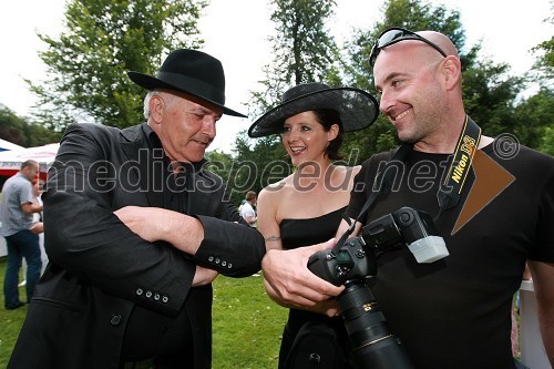 Peter Thaler, modni oblikovalec ter lastnik lastnik blagovne znamke Egoist, Milanka Močnik, oblikovalka modne znamke Egoist in Gregor Katič, fotograf