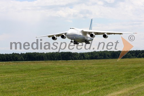 Letalo Antonov 124-100