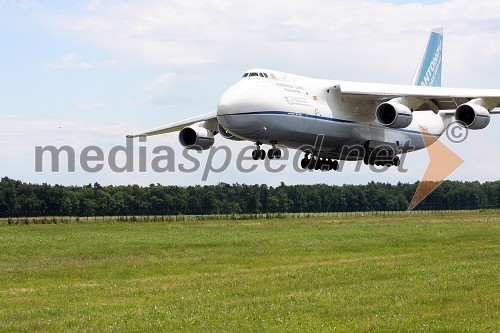 Letalo Antonov 124-100