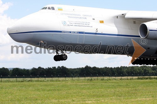 Letalo Antonov 124-100