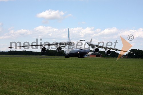 Letalo Antonov 124-100