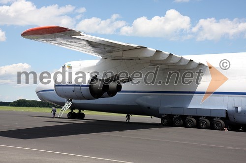 Letalo Antonov 124-100