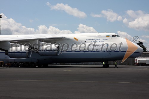 Letalo Antonov 124-100