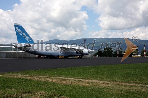 Letalo Antonov 124-100 pristalo na Letališču Edvarda Rusjana Maribor