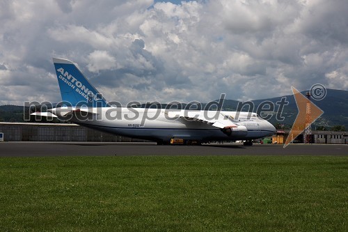 Letalo Antonov 124-100