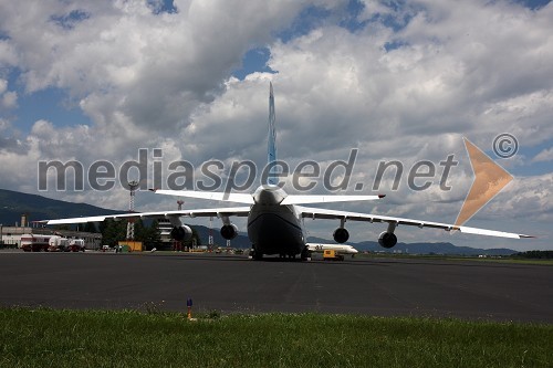 Letalo Antonov 124-100