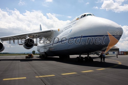 Letalo Antonov 124-100