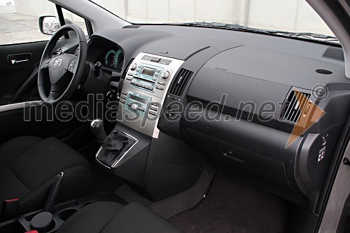 Toyota Corolla Verso 2.2 D-4D