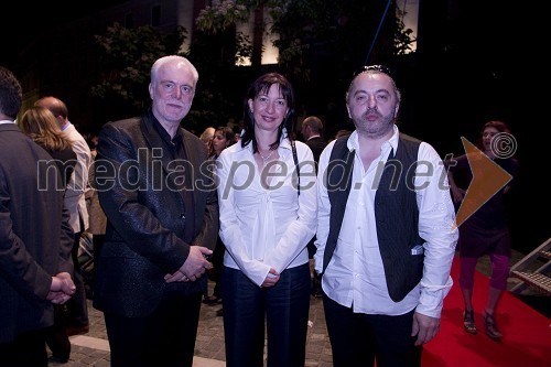 Kristijan Ukmar, ravnatelj SNG Opera in Balet Ljubljana, njegova soproga Branka Strmole Ukmar, pedagoginja in Milan Gačanovič, stilist