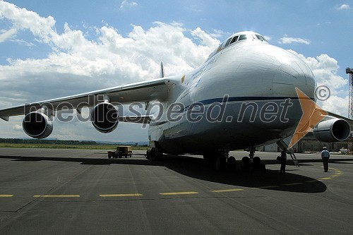 Letalo Antonov 124-100