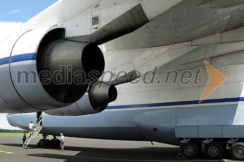 Letalo Antonov 124-100 pristalo na Letališču Edvarda Rusjana Maribor