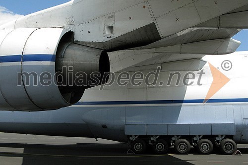 Letalo Antonov 124-100