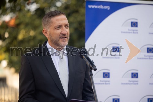 Skupina EIB v Ljubljani odprla fotografsko razstavo o dveh desetletjih članstva Slovenije v EU