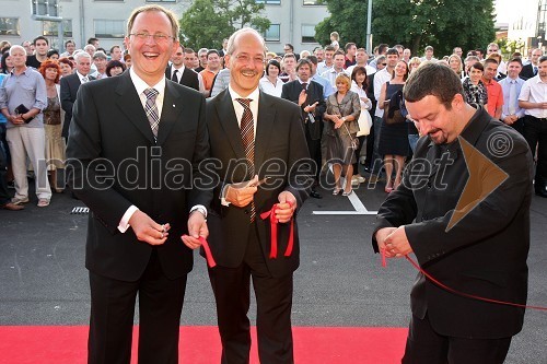 Andrej Malgaj, lastnik in direktor podjetja Avtohiša Malgaj, Günter Schuster, direktor za finance in poslovanje BMW Group Centralna in Vzhodna Evropa in Damijan Perne, župan Kranja