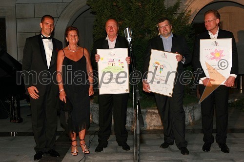 Marko Mlakar, predsednik Lions kluba Ljubljana Iliria, dr. Peter Voj, njegova soproga Tatjana Voj, Tomaž F. Lovše, direktor Diners Club in Janez Škrabec, direktor podjetja Riko d.o.o.