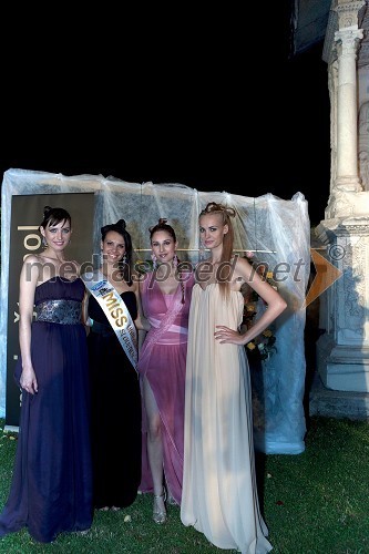 Nataša Pinoza, miss Universe Slovenije 2006, Mirela Korač, Miss Universe 2009, Anamarija Avbelj, Miss Universe Slovenije 2008 in Tjaša Kokalj, miss Universe Slovenije 2007