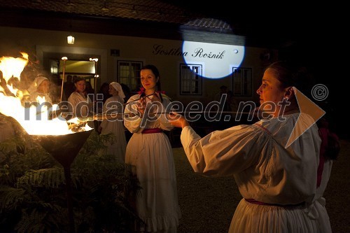 Članici folklorne skupine Dragatuš