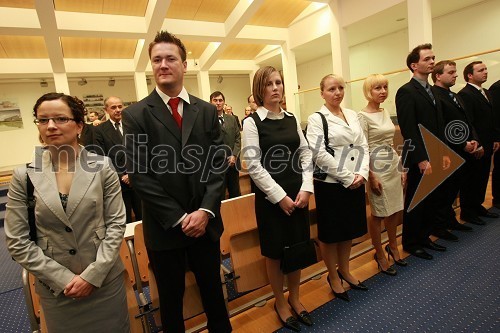 Dr. Irena Pulko, Fakulteta za kemijo in kemijsko tehnologijo Univerze v Mariboru in dr. Miran Bezjak, Fakulteta za kemijo in kemijsko tehnologijo Univerze v Mariboru, dr. Elena Aionicesei, Fakulteta za kemijo in kemijsko tehnologijo Univerze v Mariboru, dr. Danijela Doberšek, Fakulteta za kemijo in kemijsko tehnologijo Univerze v Mariboru in dr. Rebeka Lukman, Fakulteta za kemijo in kemijsko tehnologijo Univerze v Mariboru