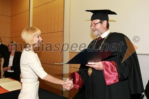 Dr. Rebeka Lukman, Fakulteta za kemijo in kemijsko tehnologijo Univerze v Mariboru in prof. dr. Ivan Rozman, rektor Univerze v Mariboru