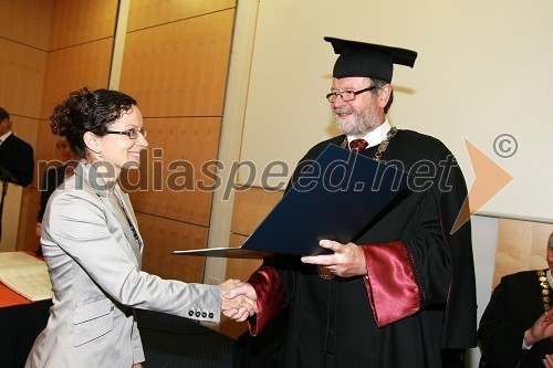 Dr. Irena Pulko, Fakulteta za kemijo in kemijsko tehnologijo Univerze v Mariboru in prof. dr. Ivan Rozman, rektor Univerze v Mariboru