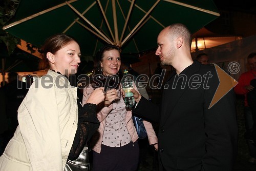 Alenka Šurlan, novinarka RTS, Darja Vudler in Bojan Belna ml., solastnik lokala Samsara in oglaševalske agencije Villa Creativa