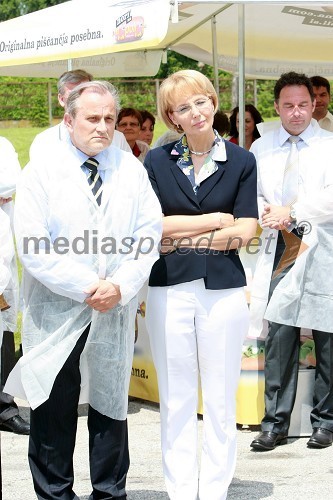 Dr. Milan Pogačnik, minister za kmetijstvo, gozdarstvo in prehrano RS in dr. Vida Čadonič - Špelič, generalna direktorica Veterinarske uprave RS