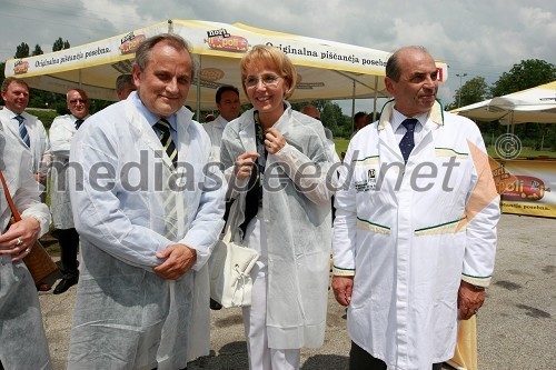 Dr. Milan Pogačnik, minister za kmetijstvo, gozdarstvo in prehrano RS, dr. Vida Čadonič - Špelič, generalna direktorica Veterinarske uprave RS in Roman Glaser, generalni direktor Perutnine Ptuj