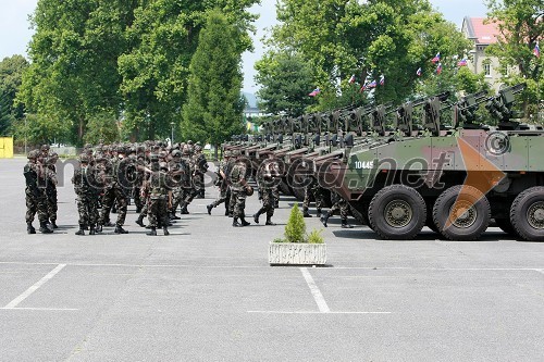 Pripadnice in pripadniki 74. motoriziranega bataljona Slovenske vojske ter Patrie