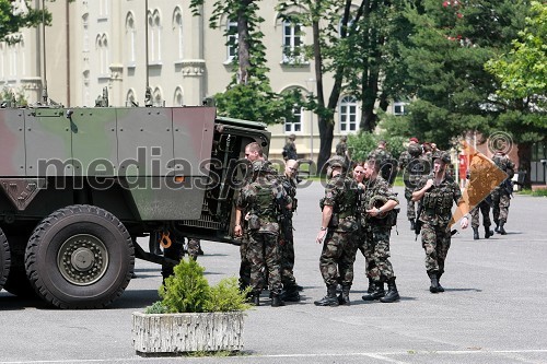 Pripadnice in pripadniki 74. motoriziranega bataljona Slovenske vojske ter Patrie