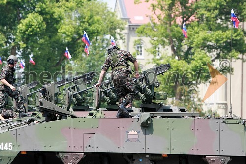 Pripadniki 74. motoriziranega bataljona Slovenske vojske ter Patrie