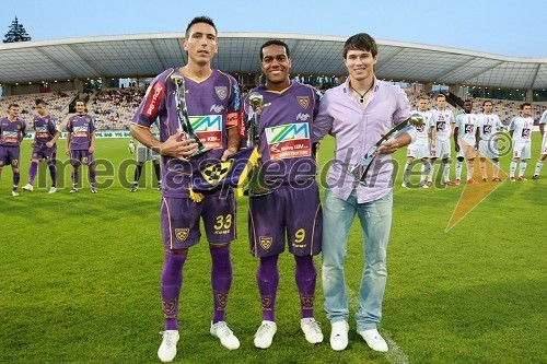 Zoran Pavlovič, nogometaš NK Maribor, Marcos Magno Morales Tavares, nogometaš NK Maribor in Etien Velikonja, nogometaš NK HIT Gorica, najboljši igralci 1. slovenske nogometne lige v sezoni 2008/2009 po izboru članov Sindikata profesionalnih igralcev nogometa Slovenije (SPINS)