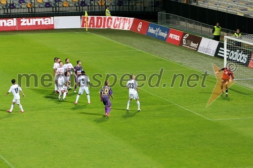 Nogometaši NK Maribor in NK Interblock