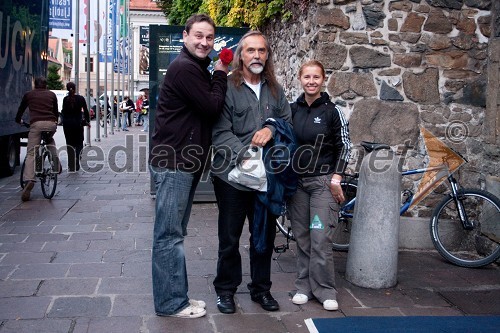 Aleksander Remec, fotograf, Dragan Bulič, glasbeni urednik Radia Slovenija in Darja Štravs Tisu, glasbenica, novinarka in moderatorka