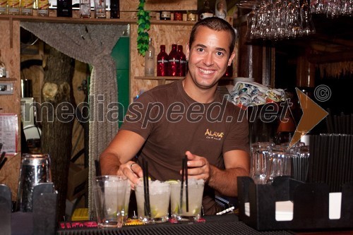 Vikend v Cocktail baru Alaya